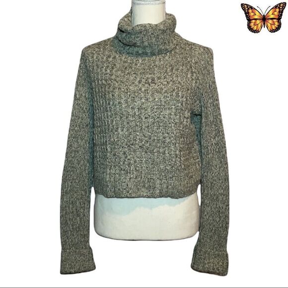 KISMET Turtle Neck Long Sleeve Cropped Sweater Size Small - Picture 1 of 8